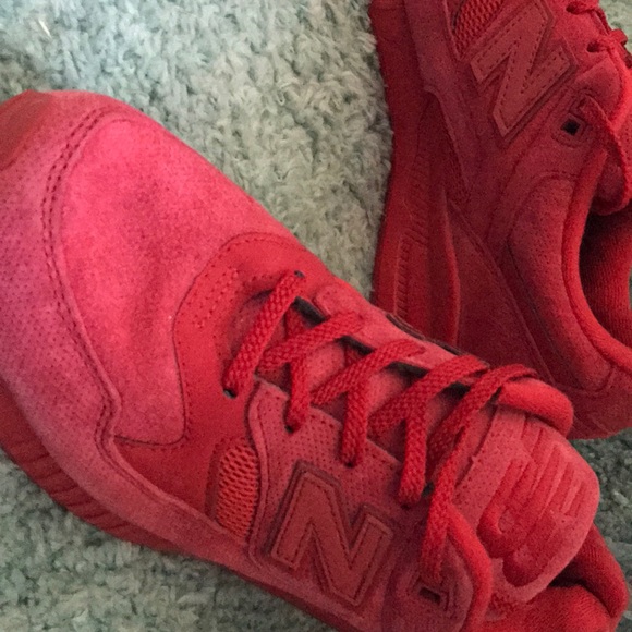 All red suede New Balance - Picture 2 of 3